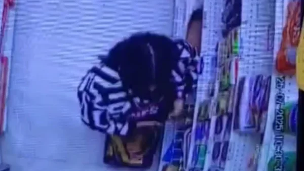 Así cayó banda que robaba tiendas en Bogotá: ocultaba mercado debajo de la ropa Así cayó banda que robaba tiendas en Bogotá: ocultaba mercado debajo de la ropa