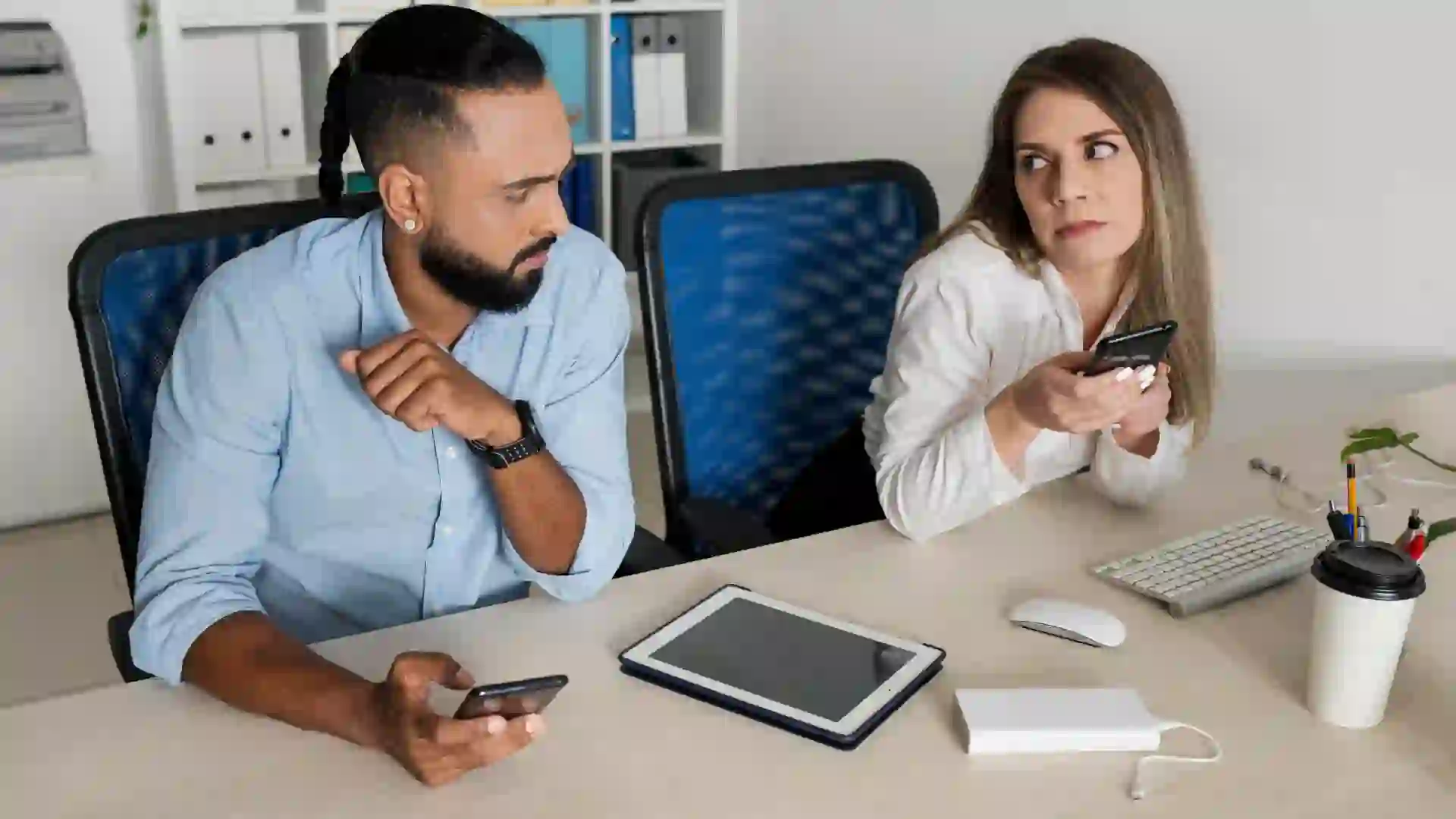 Por qué algunas personas nunca saludan en el trabajo, según la psicología