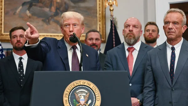 Trump aumenta aranceles del 25 % al 35 % para Canadá