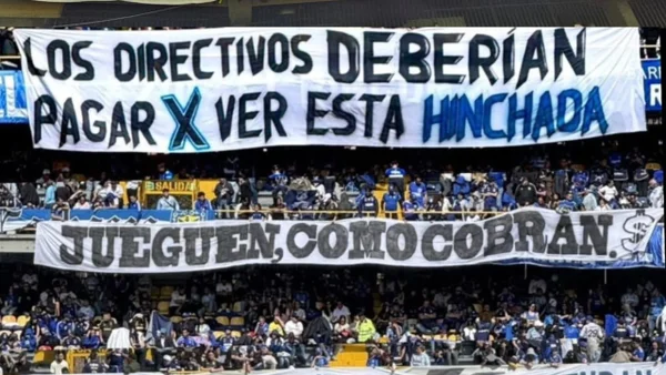 Hinchas de Millonarios protestan a las afueras de El Campín ante manejos institucionales Hinchas de Millonarios protestan a las afueras de El Campín ante manejos institucionales