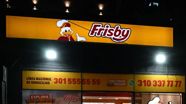 En VIDEO I Frisby celebra su cumpleaños con una fiesta de botargas que ya es viral En VIDEO I Frisby celebra su cumpleaños con una fiesta de botargas que ya es viral