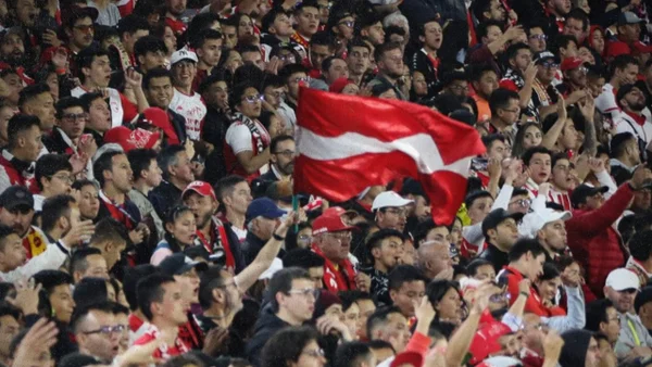 Santa Fe recibe al América en El Campín para un nuevo clásico de rojos