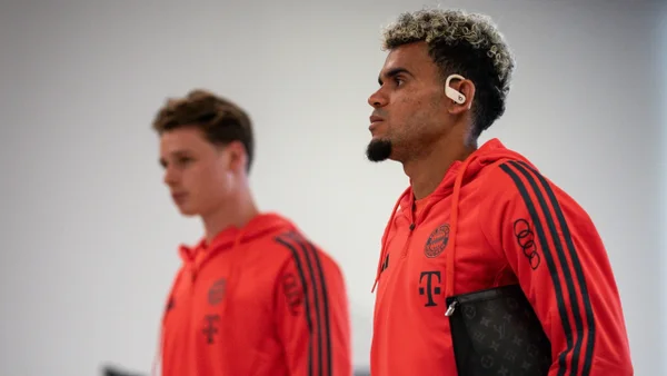 Luis Díaz ya impresionó en Bayern Múnich con una chilena que se estrelló contra el palo