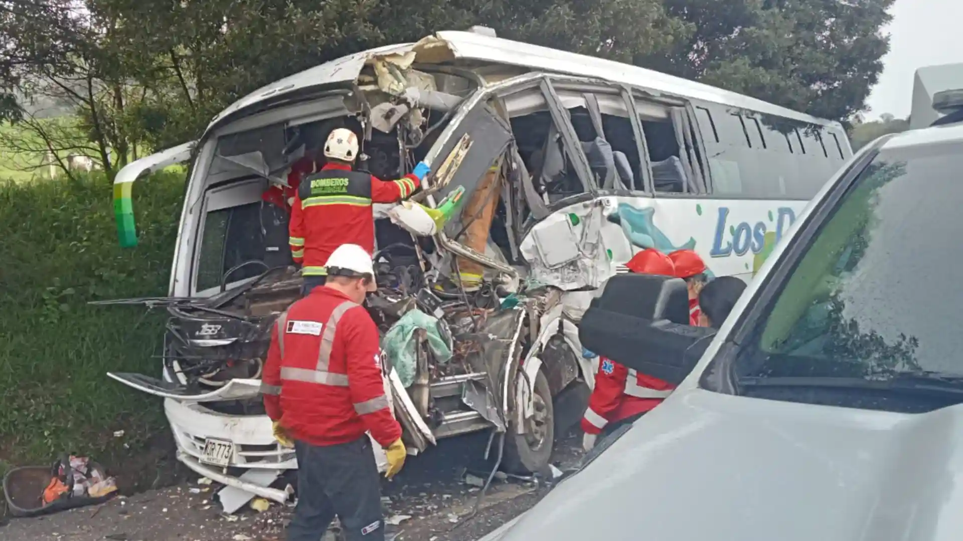 Trágico accidente de bus en la vía Bogotá – Tunja dejó un muerto y nueve heridos