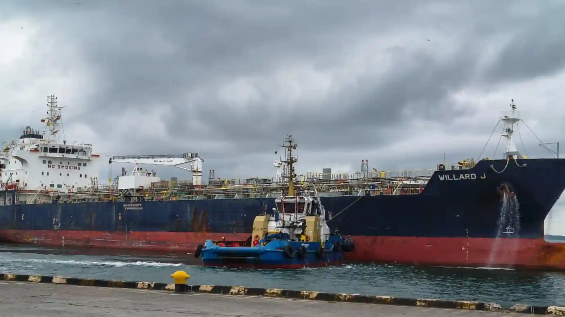 Más de 30.000 barriles de gasolina reactivan la economía y logística de abastecimiento en el Pacífico