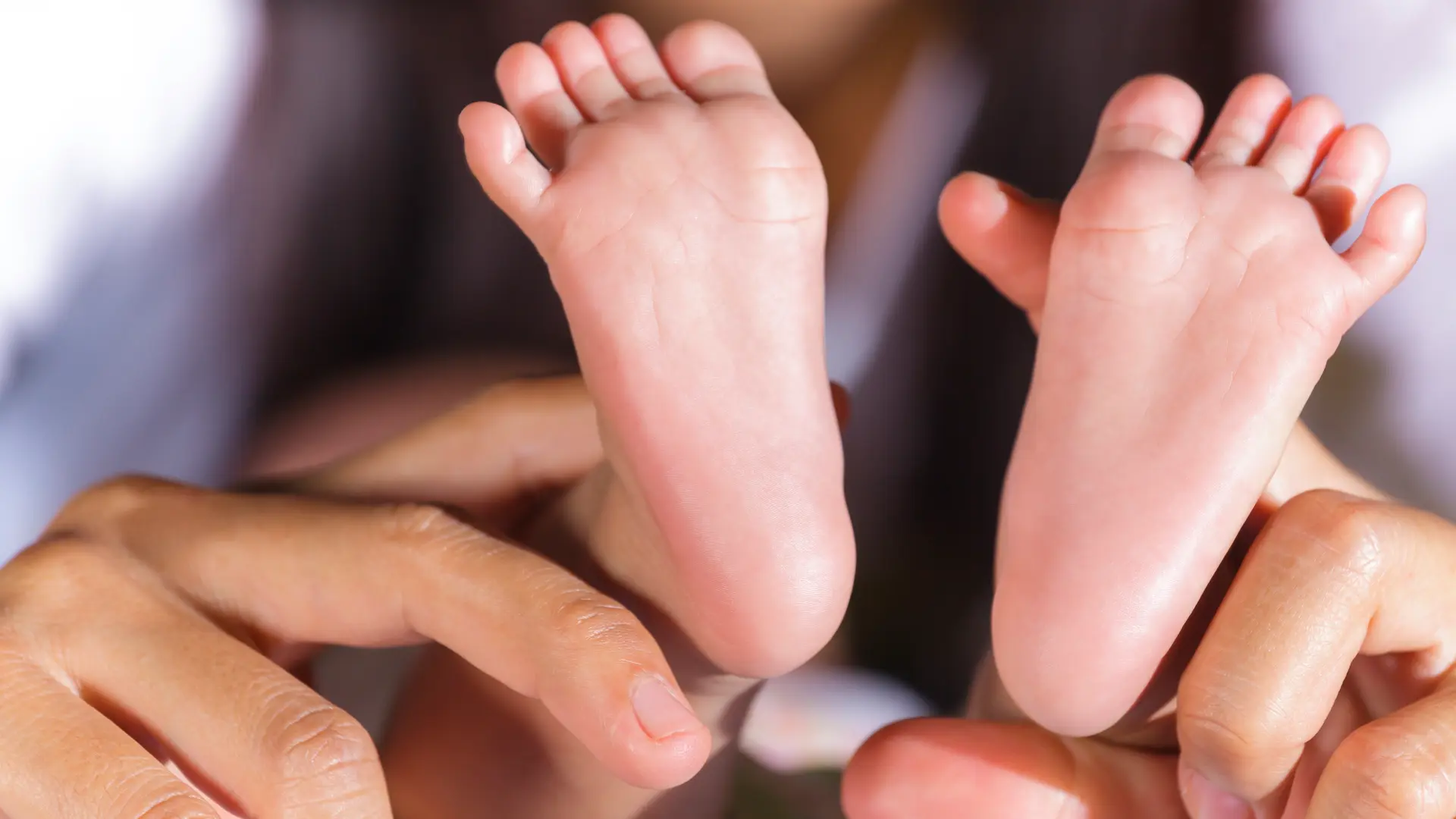 Pies de bebé recién nacido