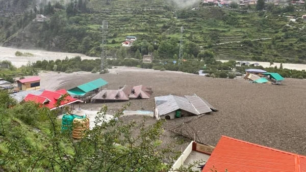 Deslizamiento en el Himalaya Indio deja al menos 100 desaparecidos