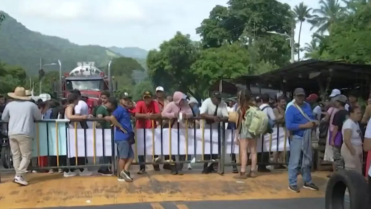 Troncal del Caribe está paralizada por otro bloqueo de campesinos: esto ...