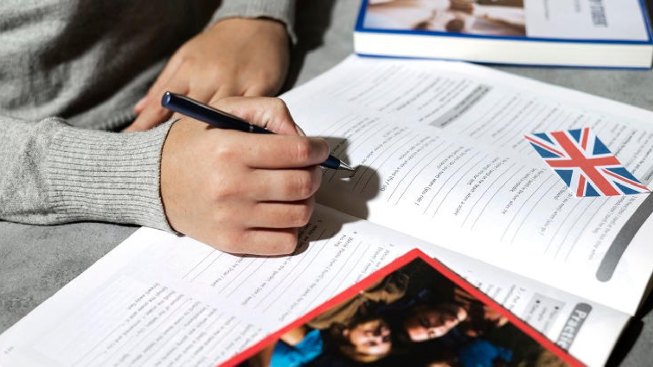 Cover image for Alcaldía de Bogotá abre cupos para estudiar inglés gratis: así puede inscribirse
