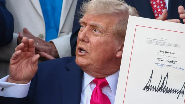 Ya entraron en vigor los nuevos aranceles de Trump a sus aliados comerciales