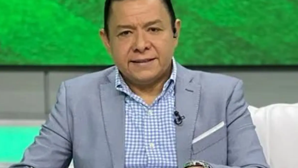 "No me siento muy bien": Iván René Valenciano publicó una foto desde una clínica para saludar al Junior "No me siento muy bien": Iván René Valenciano publicó una foto desde una clínica para saludar al Junior