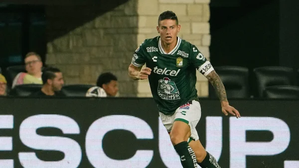 Director deportivo de León habló sobre el futuro de James Rodríguez: ¿Lo renovarán?