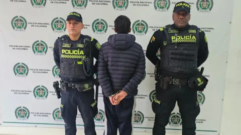 Video | Así sobrevivió una joven que fue brutalmente golpeada en el rostro por su pareja en Bogotá