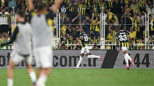 Así fue el primer gol oficial de Jhon Durán con Fenerbahce: avanzan de ronda en la Champions