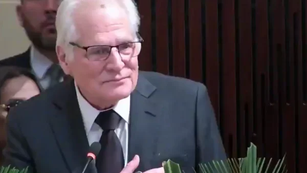 El emotivo adiós a Miguel Uribe de su padre: “Fuiste mi maestro, que tu luz siga iluminando el camino” El emotivo adiós a Miguel Uribe de su padre: “Fuiste mi maestro, que tu luz siga iluminando el camino”