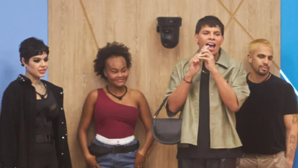 Exparticipante de La Casa de los Famosos se rehusa a comprar camisa por su precio Exparticipante de La Casa de los Famosos se rehusa a comprar camisa por su precio