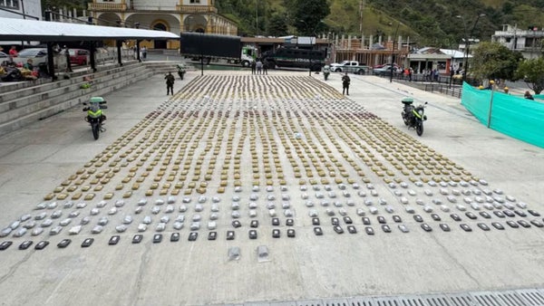 Incautan dos toneladas de marihuana camuflada en un cargamento de papas en Nariño