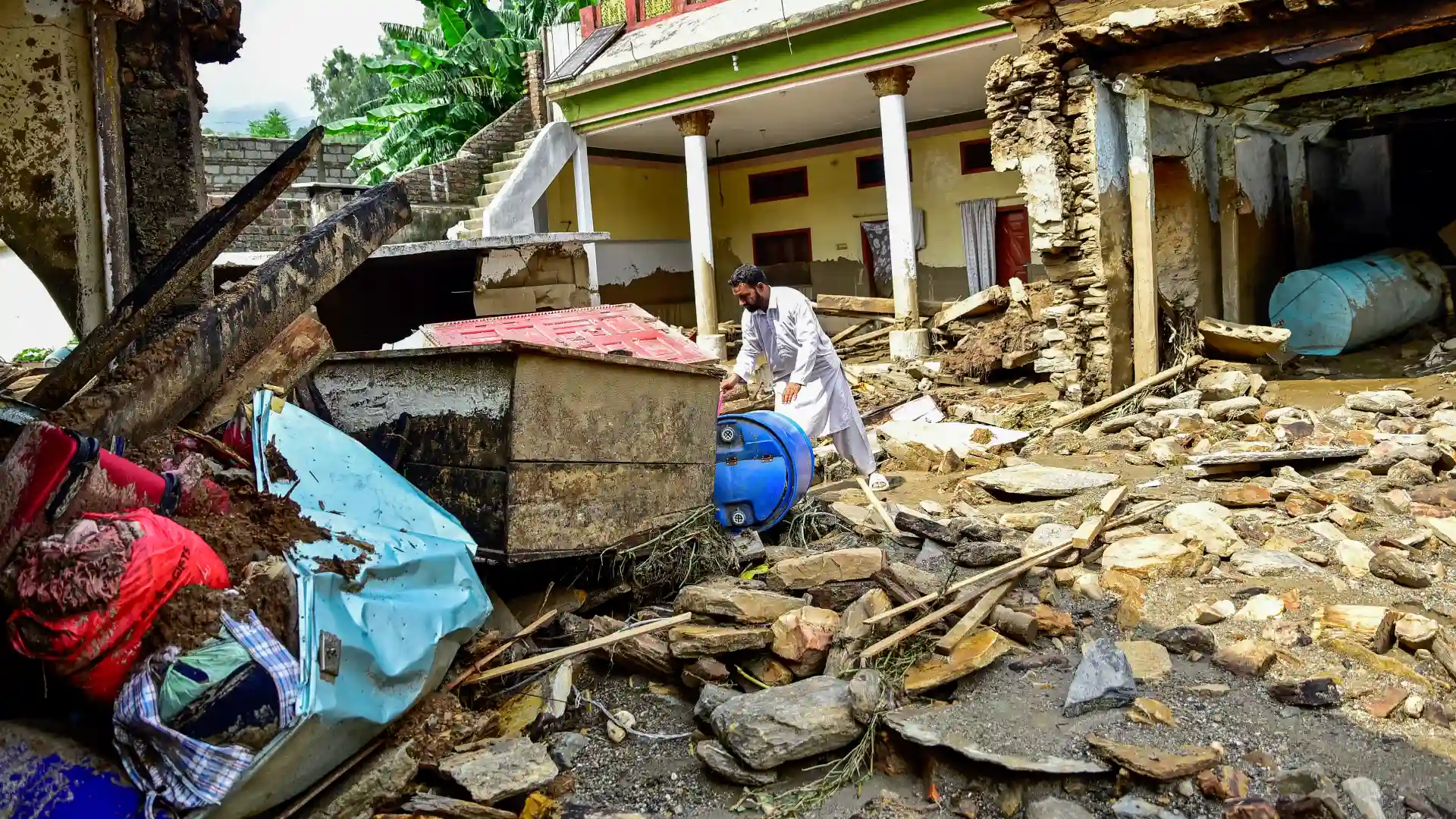 Video | Tragedia en Pakistán: lluvia monzónica deja más de 340 muertos en 48 horas