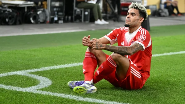 No olvida a Diogo Jota: la emotiva celebración de Luis Díaz en su primer gol con Bayern Múnich