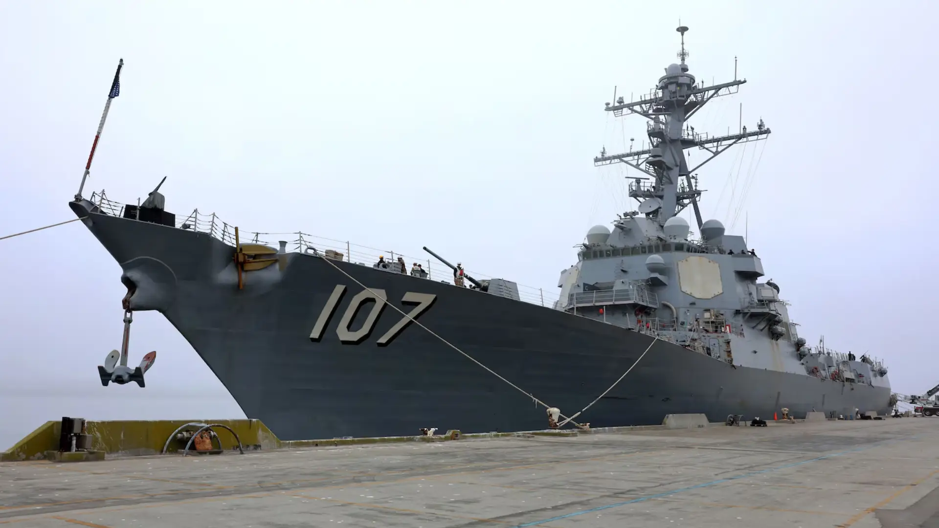 Uno de los buques desplegados, el DDG 107.