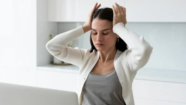 Siete hábitos que te podrían hacer menos inteligente, según neurocientíficos