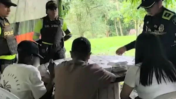 En un retén de tránsito, varios menores que habían sido reclutados por las disidencias de las Farc fueron rescatados por la Policía En un retén de tránsito, varios menores que habían sido reclutados por las disidencias de las Farc fueron rescatados por la Policía