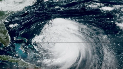 Huracán Erin.