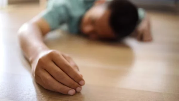 Por reclamarle a pareja que consumía drogas a las afueras de su casa, joven bumangués recibió un disparo