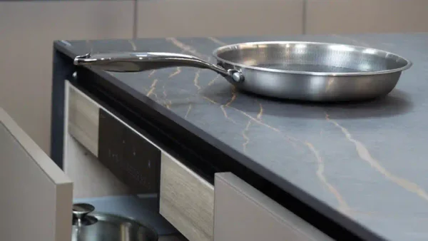 ¿Qué son las cocinas invisibles y cómo funcionan? La tendencia que revoluciona espacios