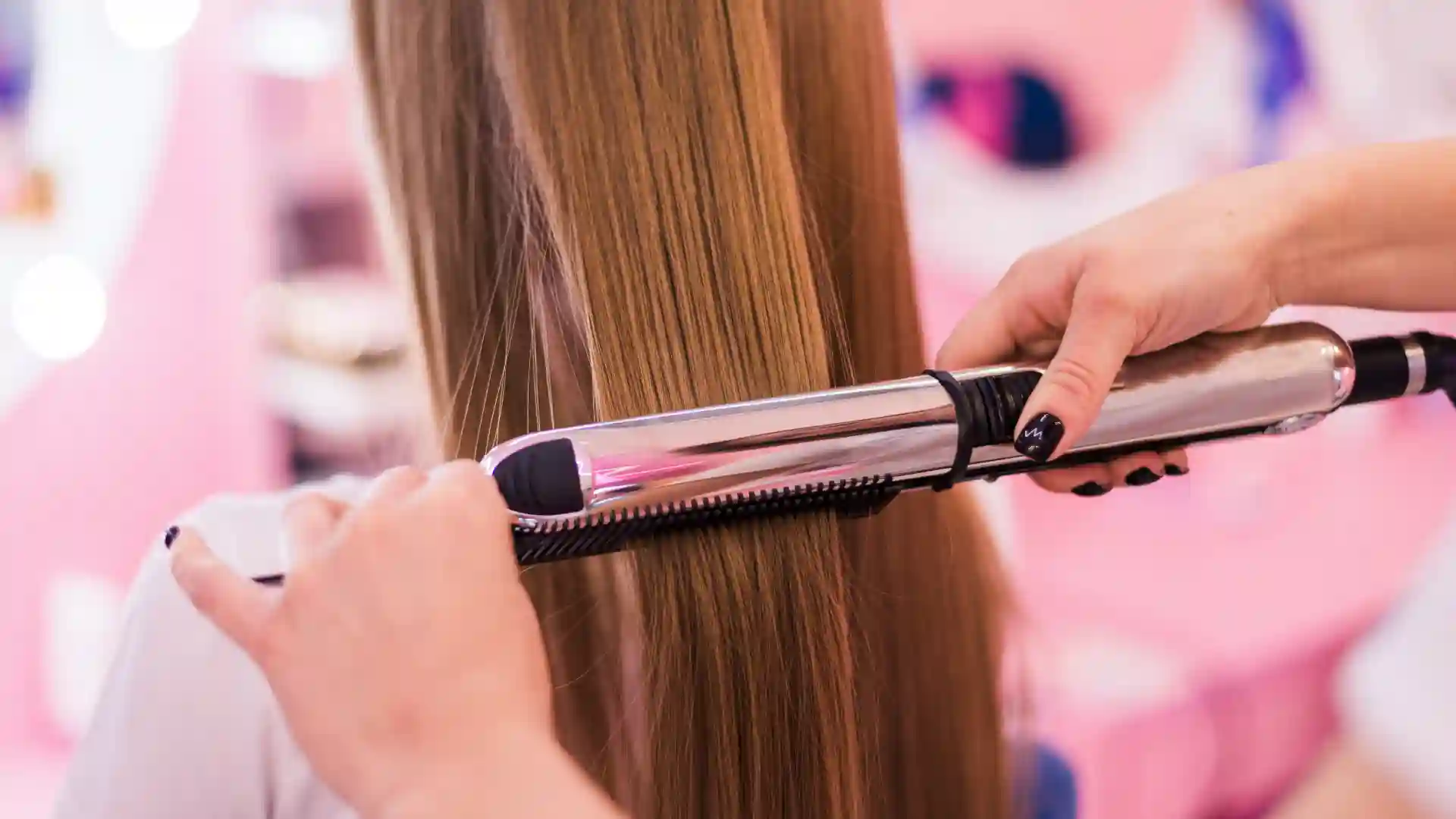 Keratinas y fórmulas veganas: lo que debe saber antes de alisar su cabello