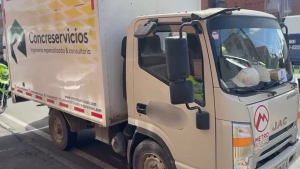 ¿Nos querían dejar sin Metro? Atraparon a dos hombres robando un camión con maquinaria clave en Bogotá
