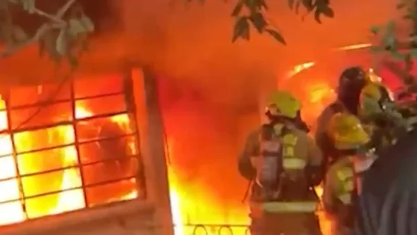 VIDEO | Incendio dejó sin vida a un hombre en silla de ruedas y a sus mascotas en Medellín: no logró salir