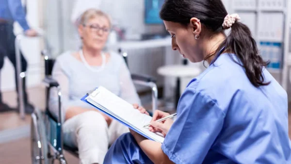 Capacidad de atención del sistema de salud ha ido reduciéndose desde el 2022