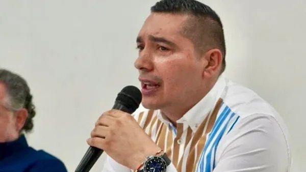 Gobernador del Cauca denuncia que hay un plan para asesinarlo, pero seguirá yendo a los territorios Gobernador del Cauca denuncia que hay un plan para asesinarlo, pero seguirá yendo a los territorios