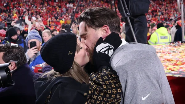 Taylor Swift y Travis Kelce anuncian su compromiso: así fue la mediática propuesta