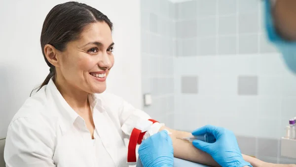 Novedoso análisis de sangre podría detectar cáncer de ovario en etapa temprana Novedoso análisis de sangre podría detectar cáncer de ovario en etapa temprana