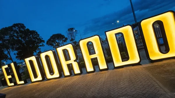 Letrero original del aeropuerto El Dorado regresa a la terminal aérea tras varios años de ausencia Letrero original del aeropuerto El Dorado regresa a la terminal aérea tras varios años de ausencia