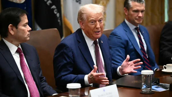 Trump asegura que arrestos de trabajadores surcoreanos en EE. UU. no deben “asustar” a inversionistas Trump asegura que arrestos de trabajadores surcoreanos en EE. UU. no deben “asustar” a inversionistas