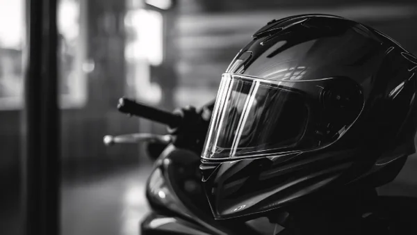 Violento atraco en famoso bar de Bogotá: cuatro ladrones en moto se llevaron todo Violento atraco en famoso bar de Bogotá: cuatro ladrones en moto se llevaron todo