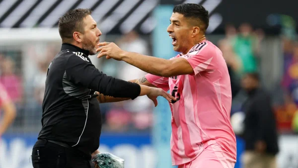 Nueva polémica: Luis Suárez escupió en la cara a rival tras perder la Leagues Cup