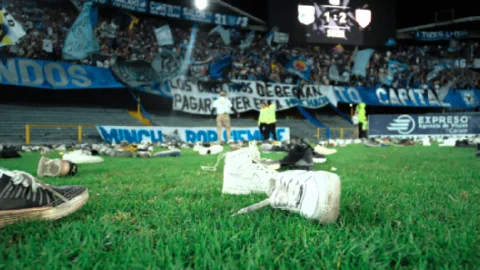 Millonarios multado por zapatos.