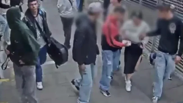 Cayó banda que atacaba pasajeros en Transmilenio para robarlos: algunos miembros eran adolescentes