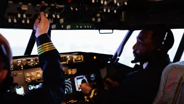 ¿Qué pasa si un piloto se enferma en pleno vuelo? Así actúan las aerolíneas