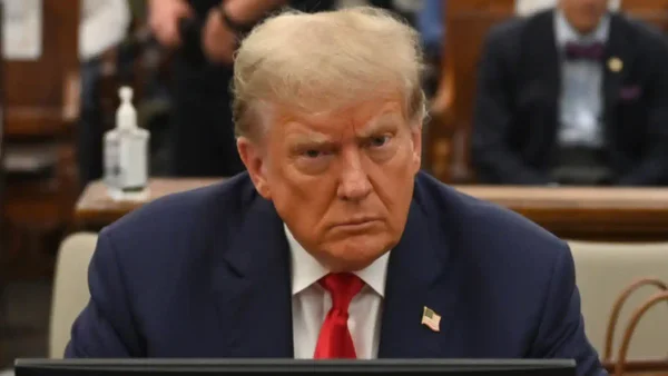 EE. UU. "derribará" aviones venezolanos que representen amenaza: la advertencia de Trump a Maduro