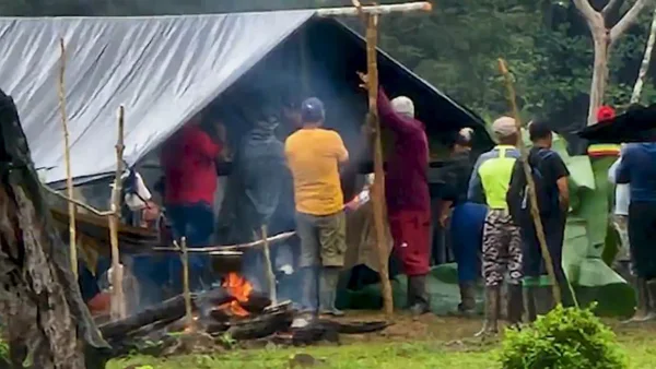 "Orinaron y ensuciaron el agua para que no bebiéramos": militares secuestrados contaron los vejámenes que vivieron "Orinaron y ensuciaron el agua para que no bebiéramos": militares secuestrados contaron los vejámenes que vivieron