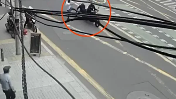 VIDEO | Vecinos golpearon a ladrón que le robó más de $80 millones a comerciante en Bogotá