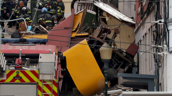 Funicular en Lisboa se descarriló: son al menos 15 las personas muertas en el terrible accidente