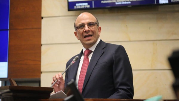 Con 62 votos a favor, Senado eligió a Carlos Ernesto Camargo como magistrado de la Corte Constitucional