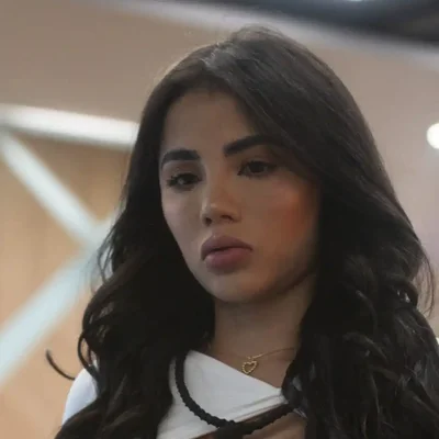 Karina García preocupa al mostrar fotografías de sus manos: ¿tenía