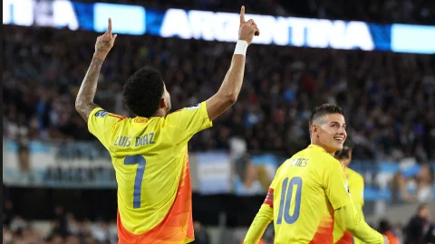Luis Díaz y James Rodríguez vs. Argentina
